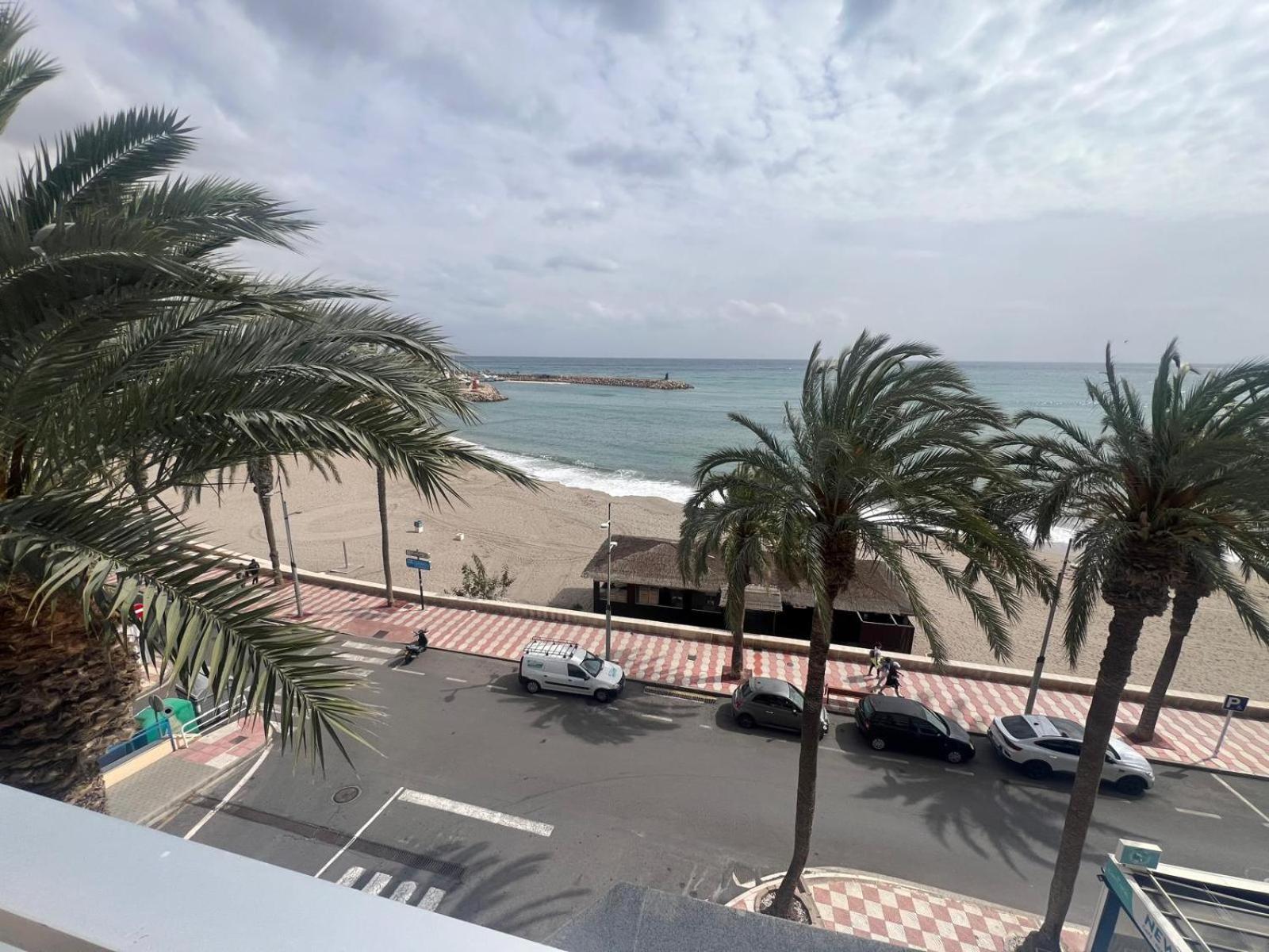 Paseo Maritimo Aguadulce (Almeria)